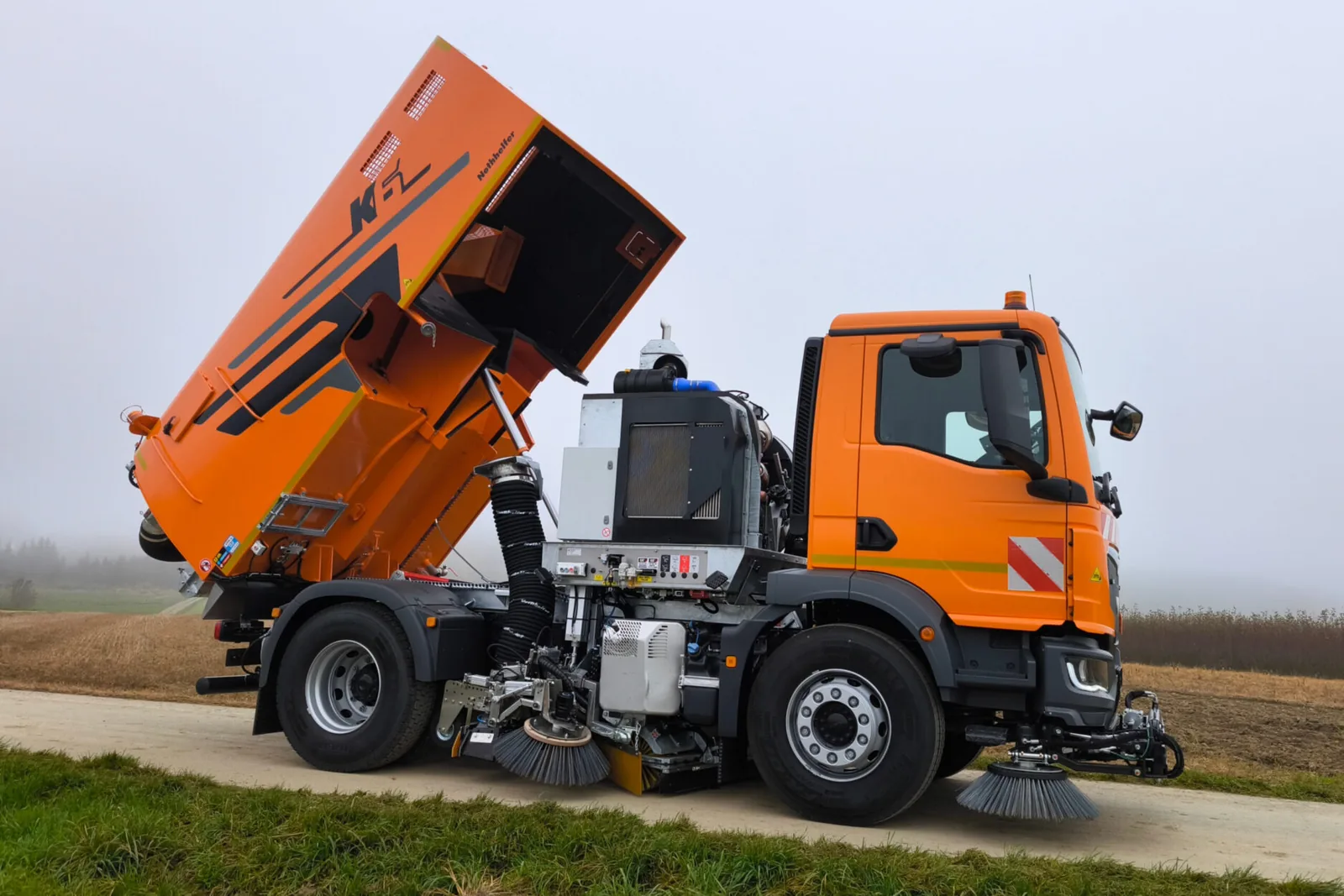 KOBIT K6 с поднятым бункером
